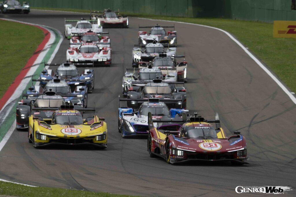 母国ラウンドのイモラ・サーキットを舞台に走行するフェラーリ 499P。