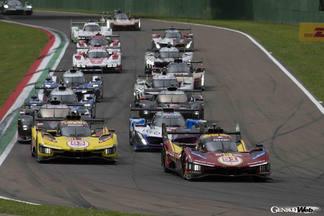 母国ラウンドのイモラ・サーキットを舞台に走行するフェラーリ 499P。