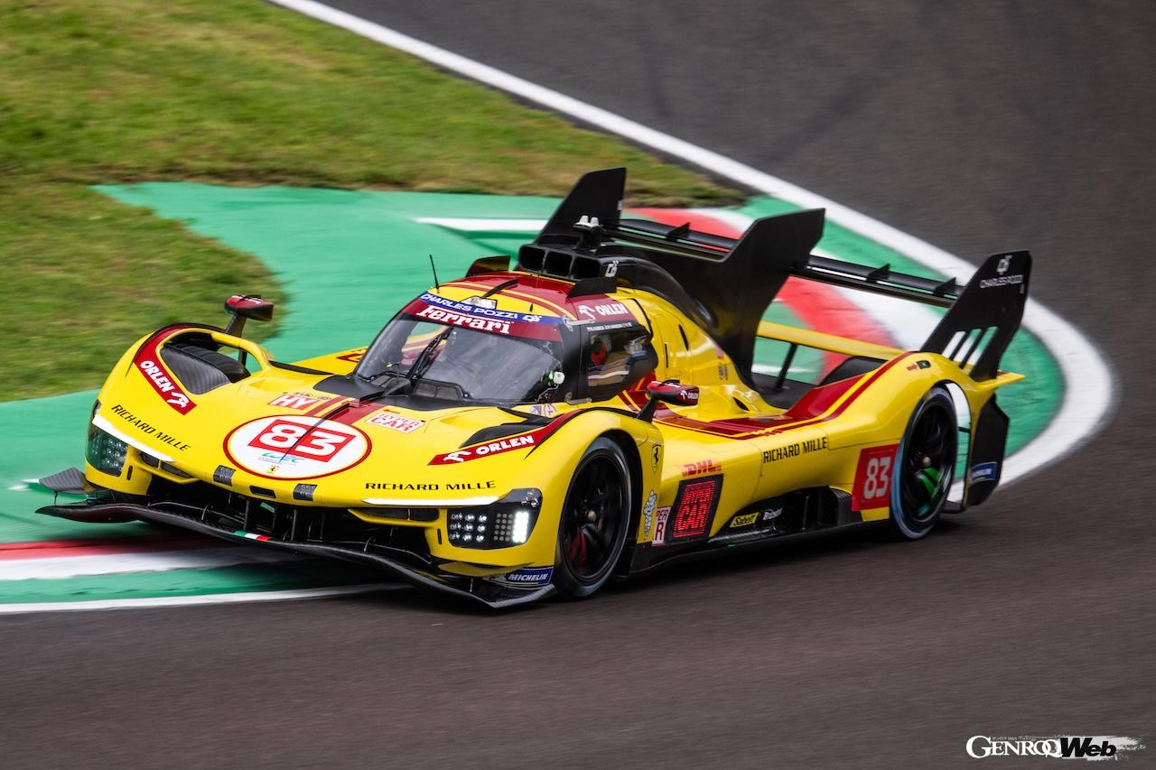 母国ラウンドのイモラ・サーキットを舞台に走行するフェラーリ 499P。