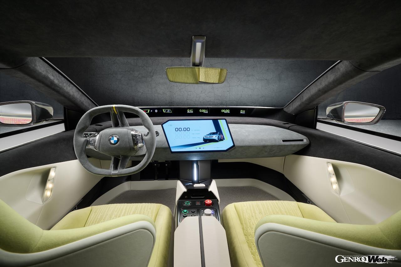 上海モーターショーでは、専用の蓄光ペイントが施された「BMW ビジョン ドライビング エクスペリエンス」を公開。暗部では充電状態に応じてカラーが変化する。