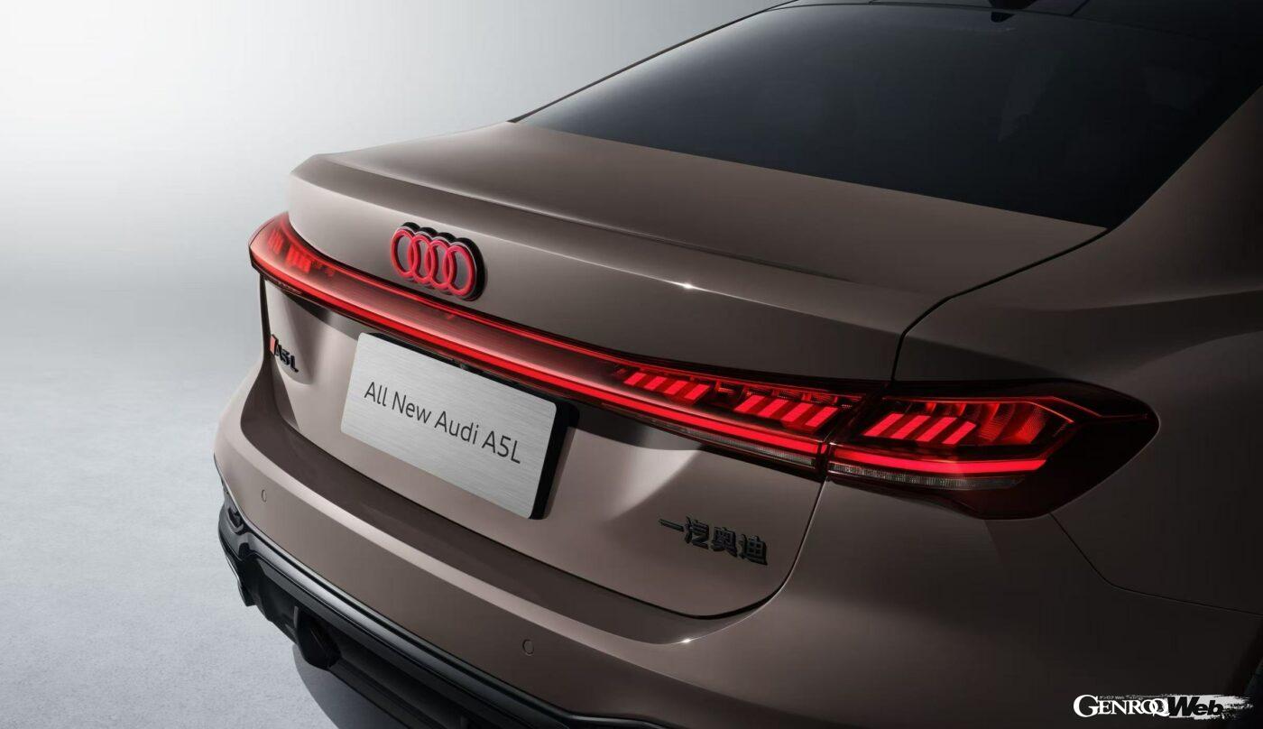 上海モーターショー2025において、公開された「アウディ A5L セダン」。
