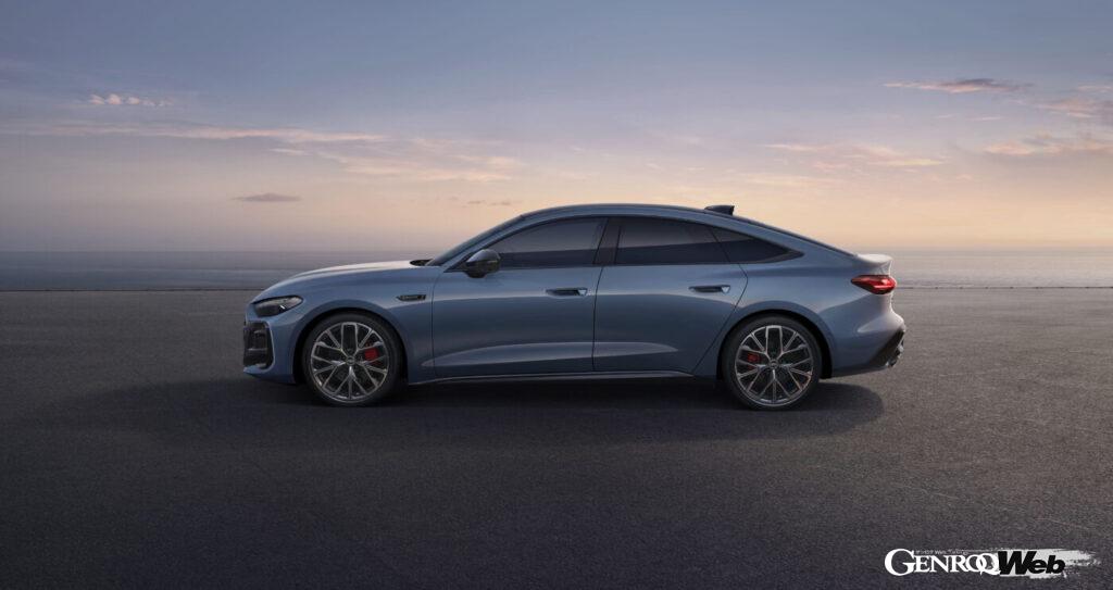 上海モーターショー2025において、公開された「アウディ A5L スポーツバック」。