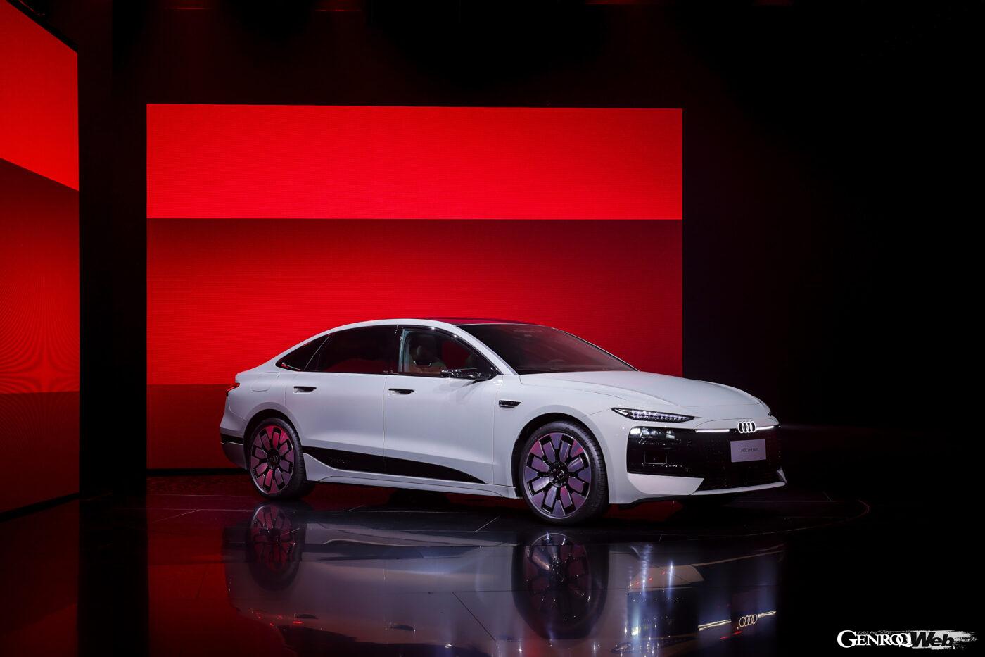 上海モーターショー2025において、公開された「アウディ A6L e-tron」。