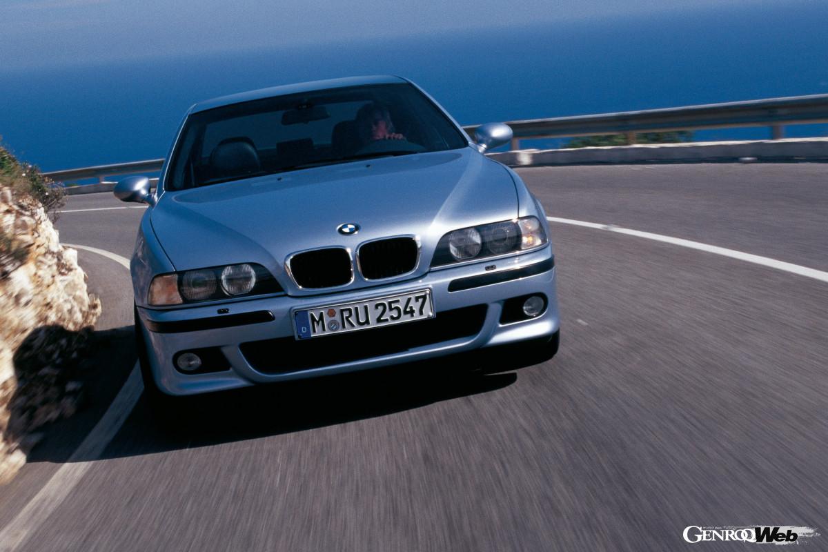 ニュルブルクリンク・ノルトシュライフェでは8分20秒と、当時のスポーツサルーンとして驚異的なタイムを記録した。