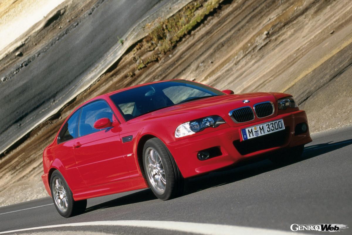 ホイールアーチの拡大により20mmワイド化されたボディや大口径のインテークと一体化した専用のエアダムが採用された。