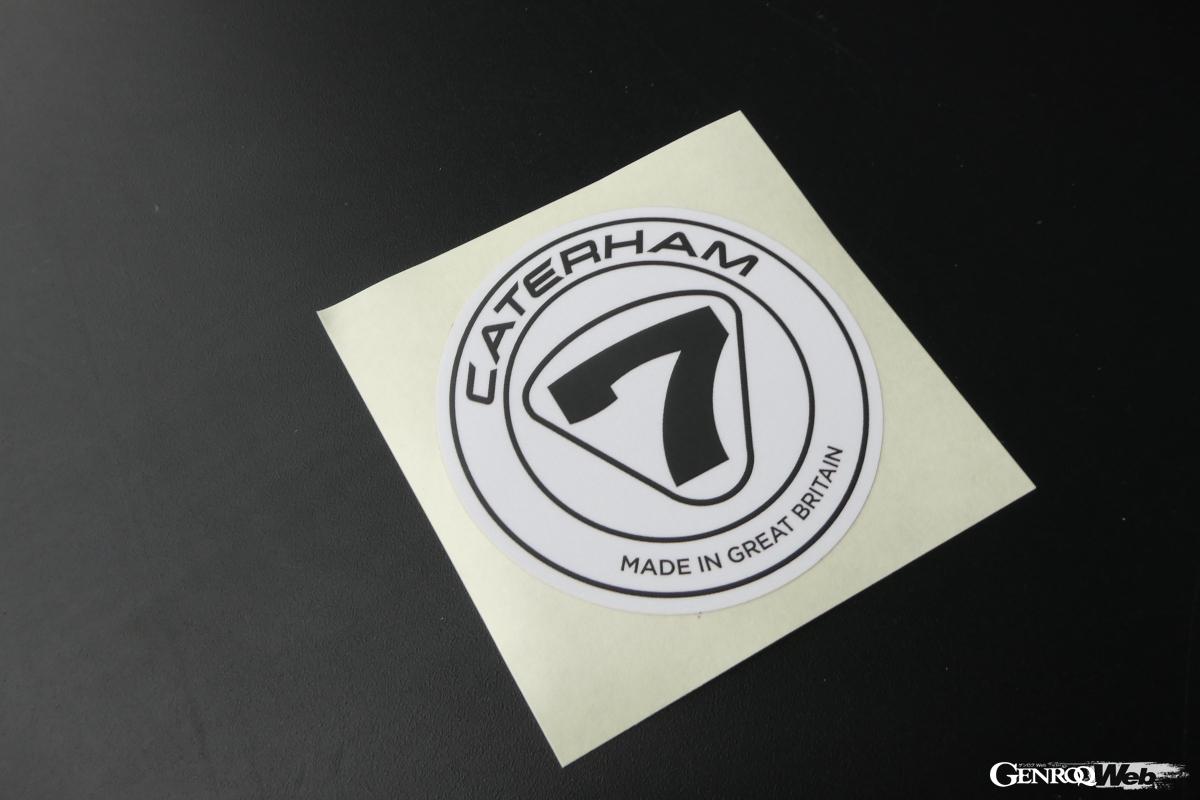 ケータハム公式インスタグラムのフォローでもらえるステッカー。