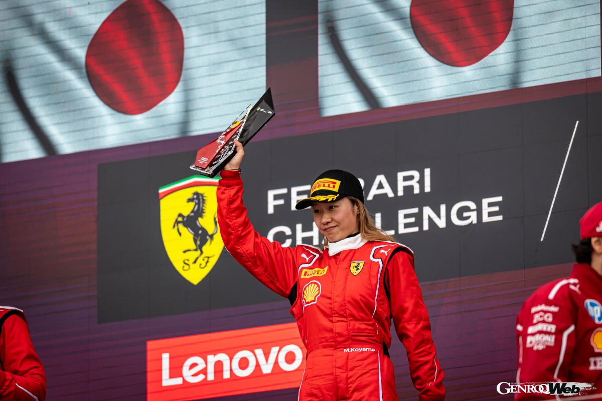 スーパーGT300クラスにも参戦する若手女性プロドライバーの小山美姫がポールトゥウィンを飾った。