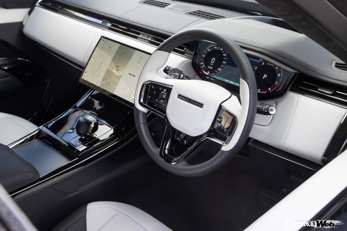 ステアリングのホーンパッド下にSVモードが配置される。