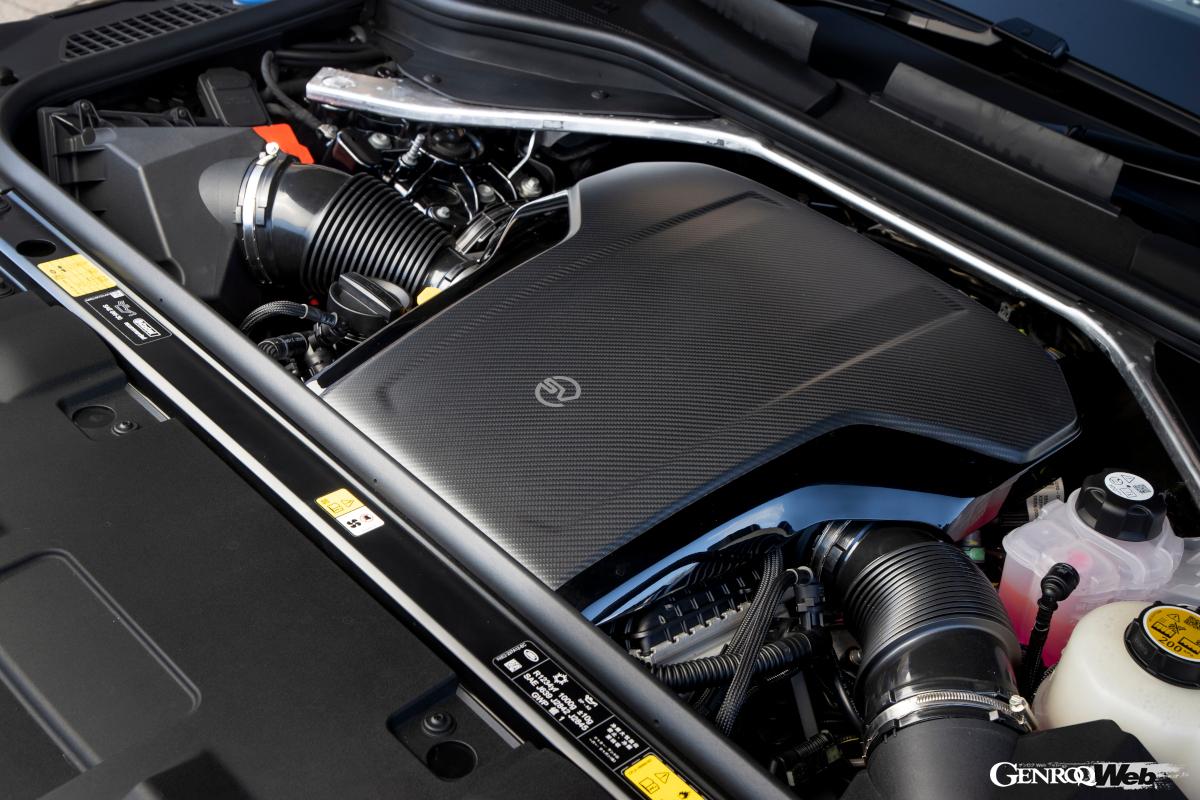 レンジローバー史上最強となる最高出力635PS、最大トルク750Nmを発揮する4.4リッターV8ツインターボを搭載する。