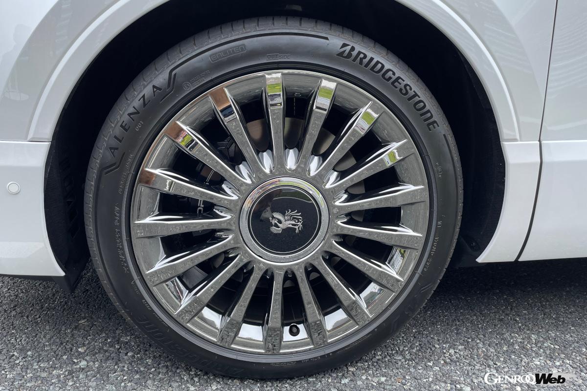 「トヨタ センチュリー・オープンカー」のタイヤ