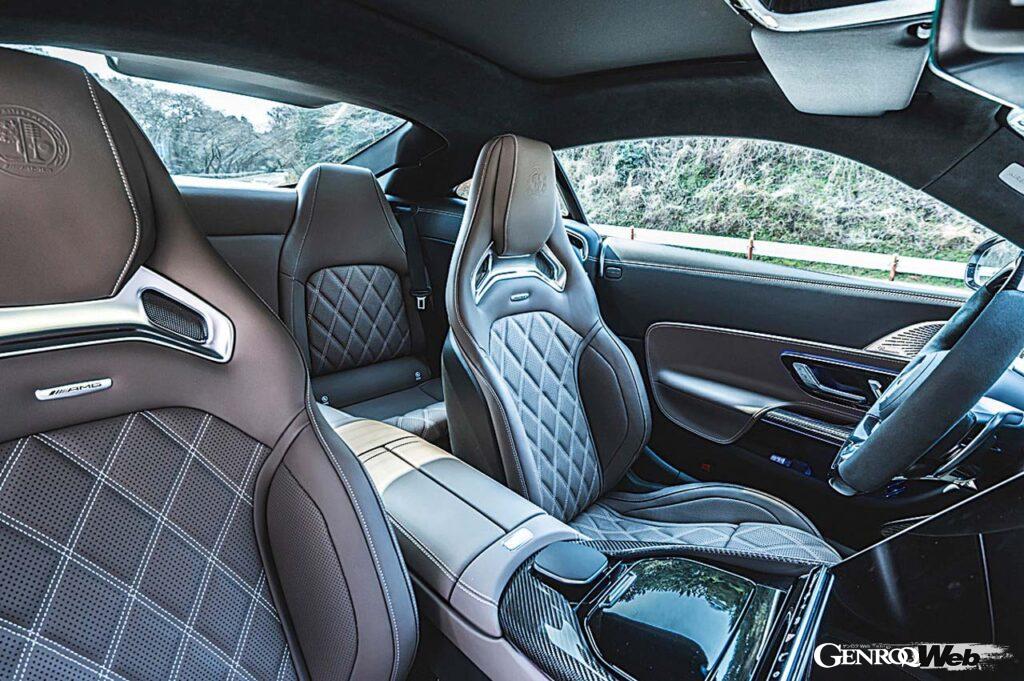 試乗車にはオプション設定となる可倒式リヤシート（26万2000円）が装備されていた。GTとしての資質も備えるGT 63 Sにとって後席はぜひとも選びたいオプションだ。