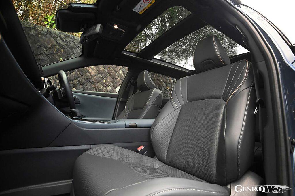 インテリアカラーは「ブラック」「サドルタン」、PHV専用の「グレイッシュブルー」の全3色を設定する。