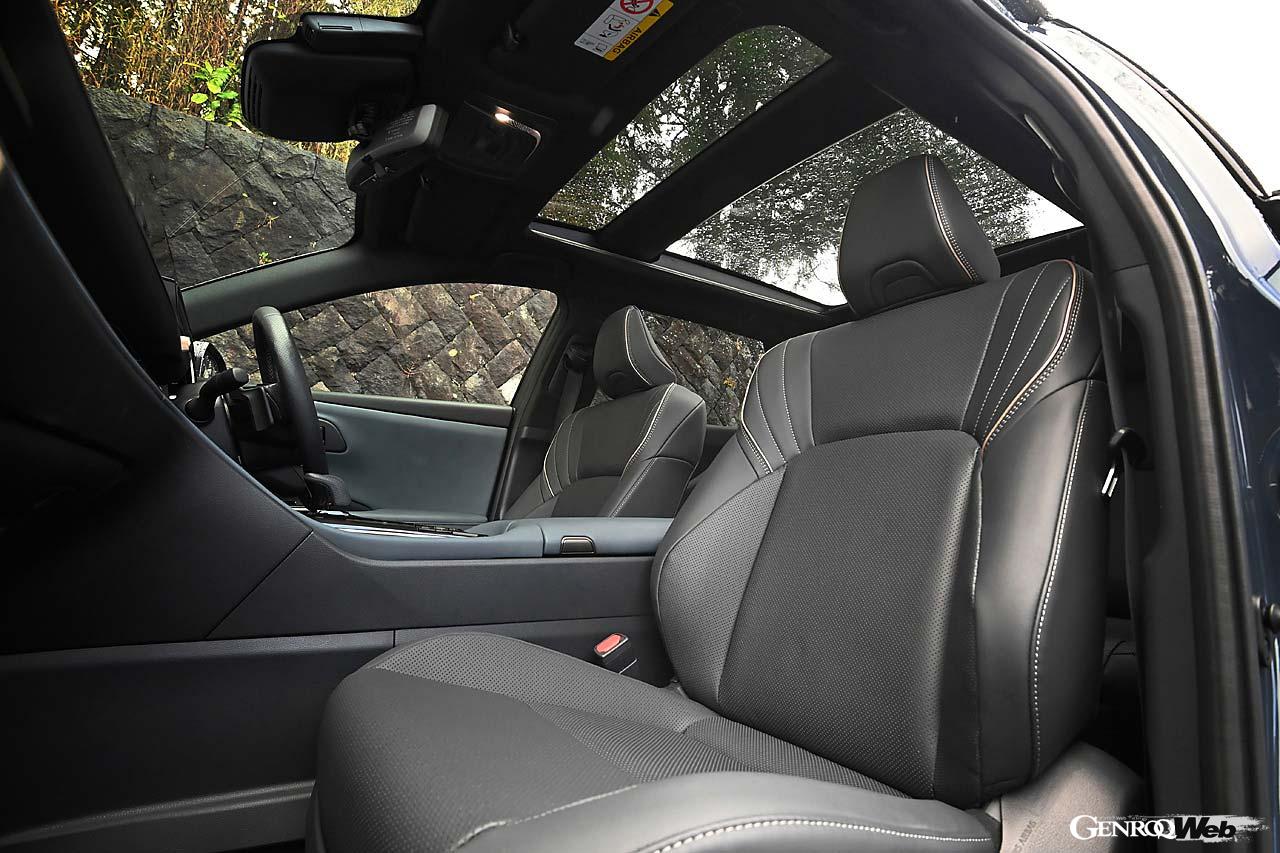 インテリアカラーは「ブラック」「サドルタン」、PHV専用の「グレイッシュブルー」の全3色を設定する。