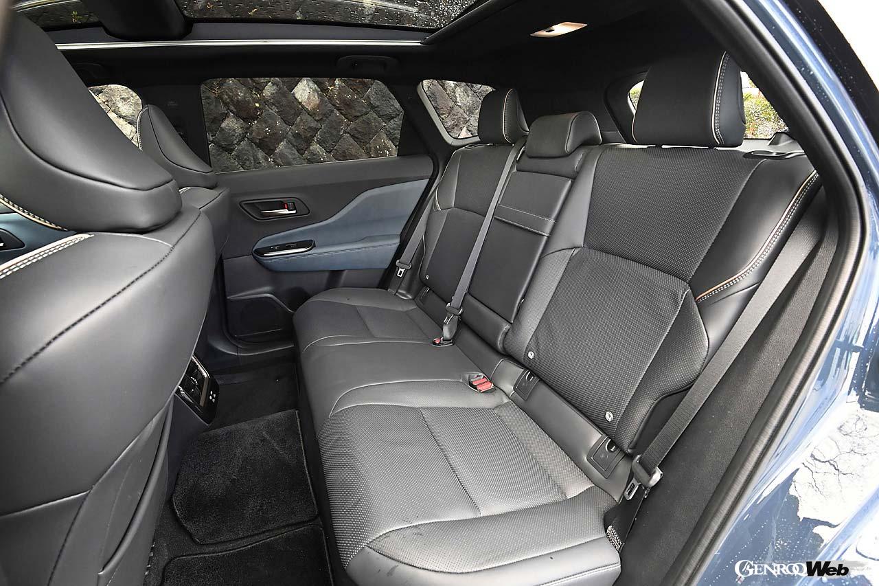 インテリアカラーは「ブラック」「サドルタン」、PHV専用の「グレイッシュブルー」の全3色を設定する。