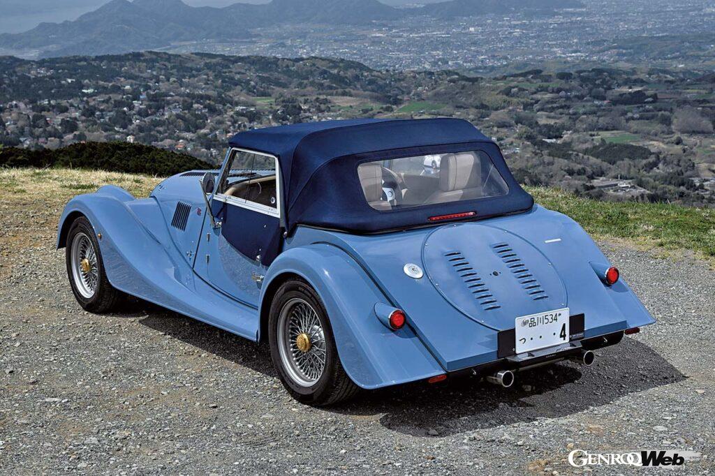 マイナーチェンジに際しサイドウインドウの装着性やフィット感を向上。さらにリヤウインドウも大型化して後方視界を拡大させている。