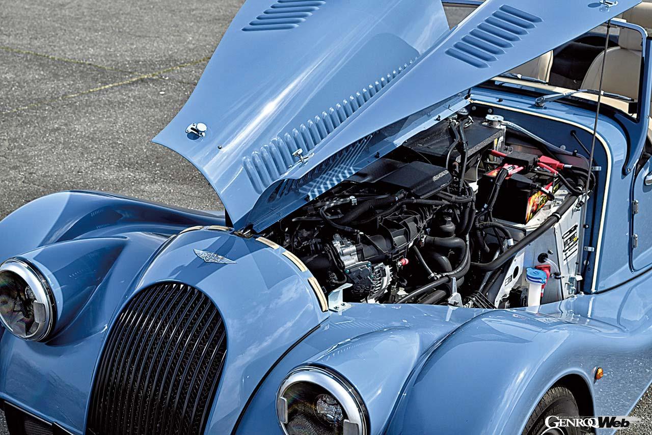 エンジンはかつてBMW 330iなどに搭載されていた2.0リッター4気筒ターボの高出力版。そのスペックは258PS/5500rpm、350Nm/1000～5500rpmというものだが、プラスフォーのシャシーはこのパワーをしっかりと受け止める。