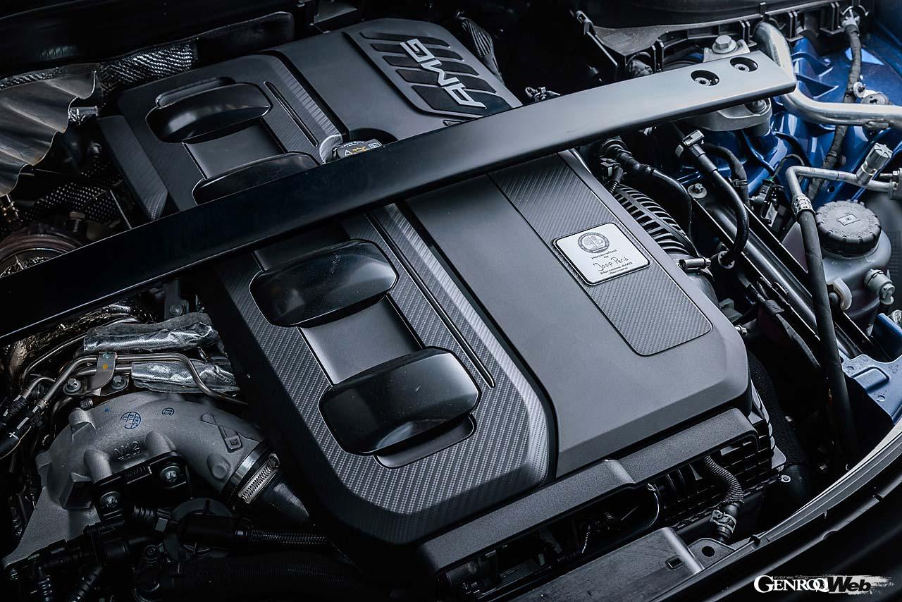 421PS/500Nmを発生する2.0リッター直列4気筒ツインターボエンジンに9速ATを組み合わせる。低速からトルキーな特性を持つ。