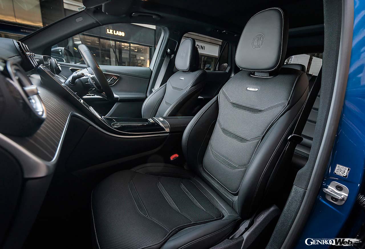 ナッパレザーを使用したAMGパフォーマンスステアリングやコクピット＆メディアディスプレイのAMGメニューが気分を盛り上げる。シートの座り心地は秀逸だ。