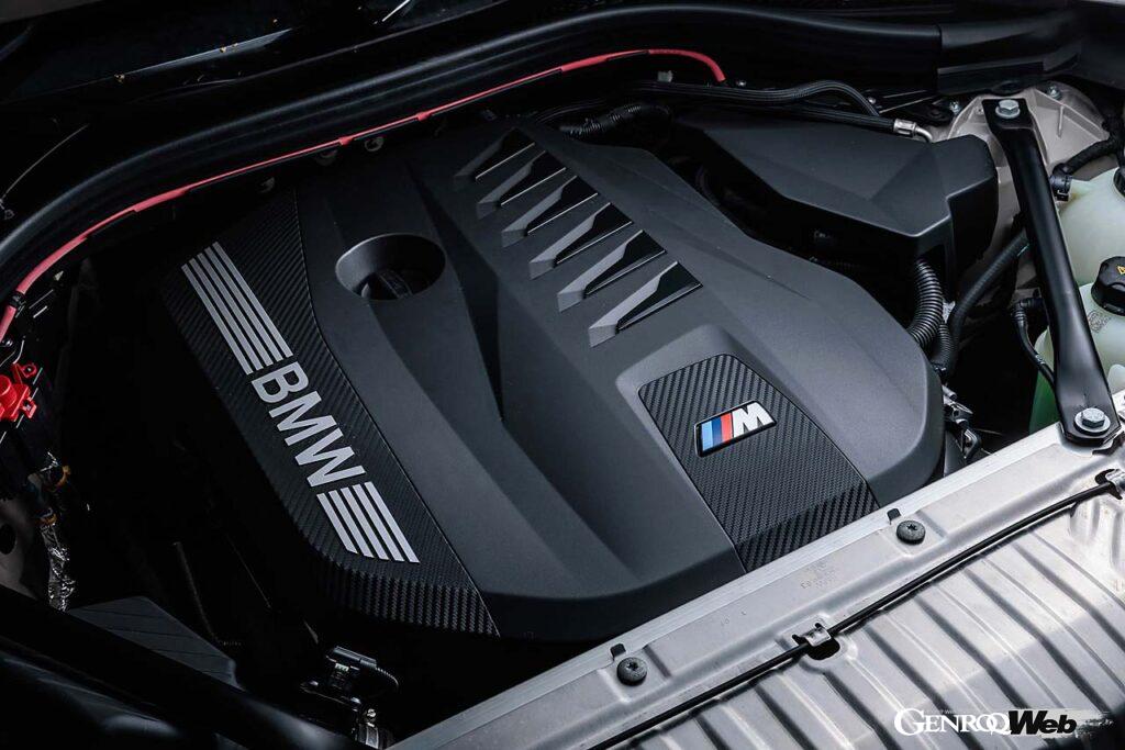 381PS/540Nmのアウトプットを誇る直列6気筒ツインターボエンジンに8速ATを組み合わせる。気持ちの良い吹け上がりを楽しめる。