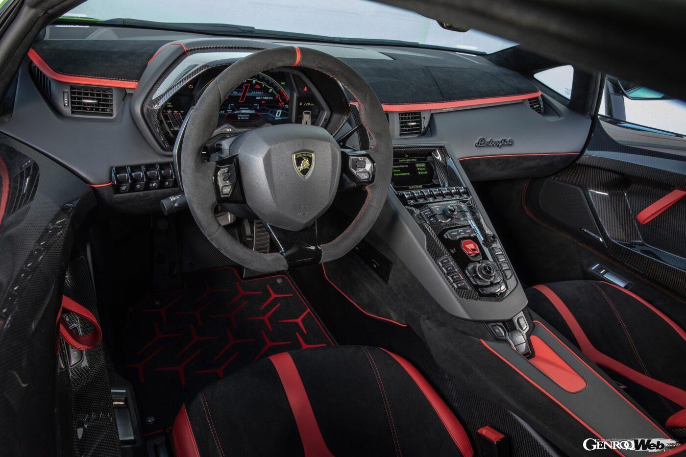 [4]その反面、室内空間は拡大され居住性は向上している（写真は2枚とも「SVJ」）。