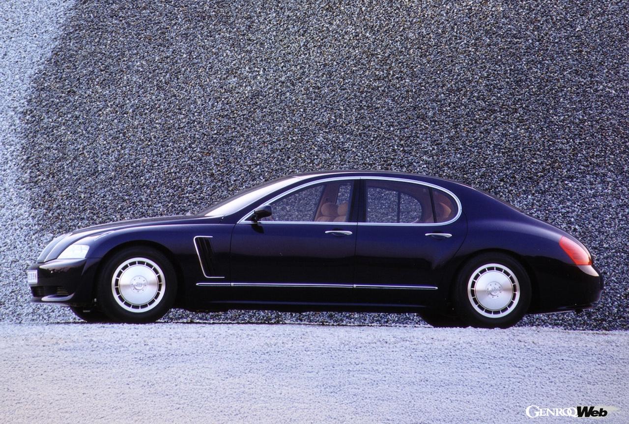 「EB 118」に続くコンセプトカーとして、1999年にジュネーブ・モーターショーで公開されたのが4ドアサルーン「EB 218」だった。