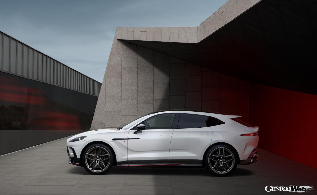 ハイパフォーマンスSUV「アストンマーティン DBX S」のエクステリア。