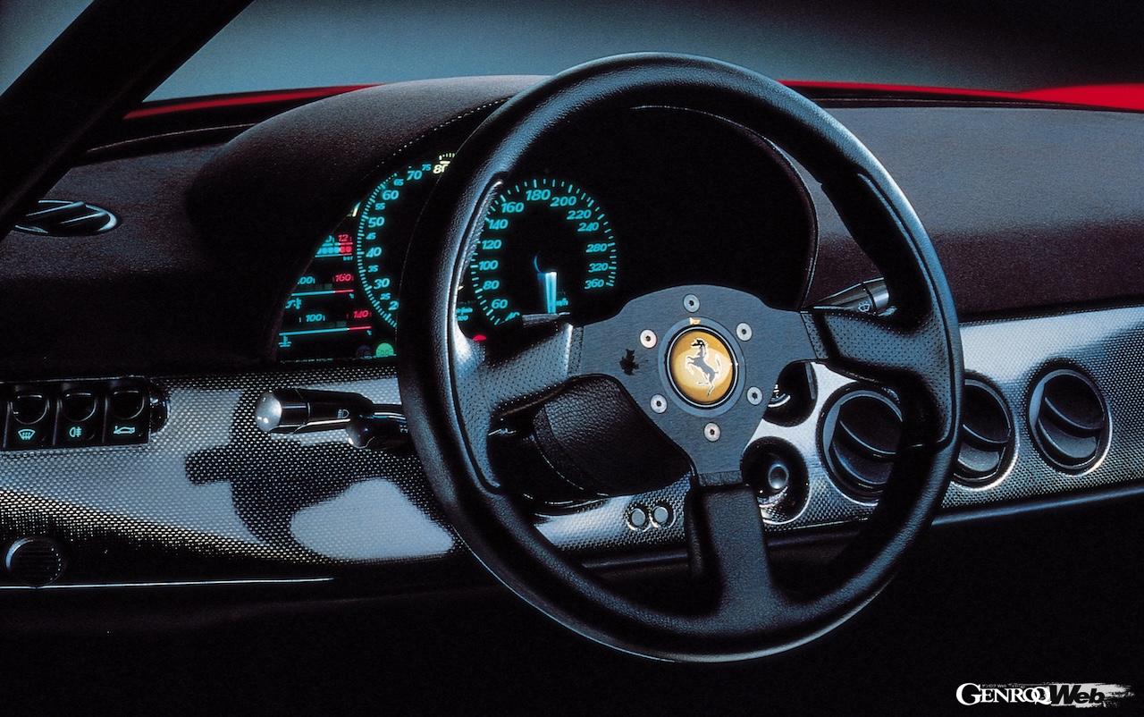 デビュー30周年を迎えた「フェラーリ F50」のコクピット。