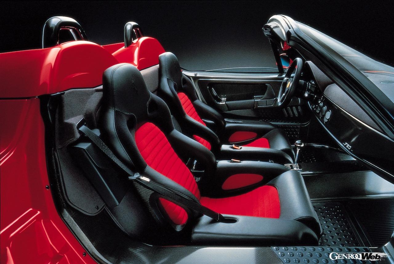 デビュー30周年を迎えた「フェラーリ F50」のコクピット。
