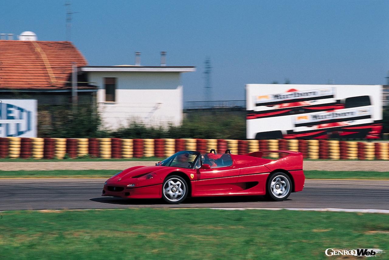 フェラーリ F50のオーナーは、トスカーナ地方の美しいワインディングロードを巡りつつ、最終目的地のマラネッロへと向かう。本社ファクトリーでは記念フォトセッションなどが実施される予定だ。