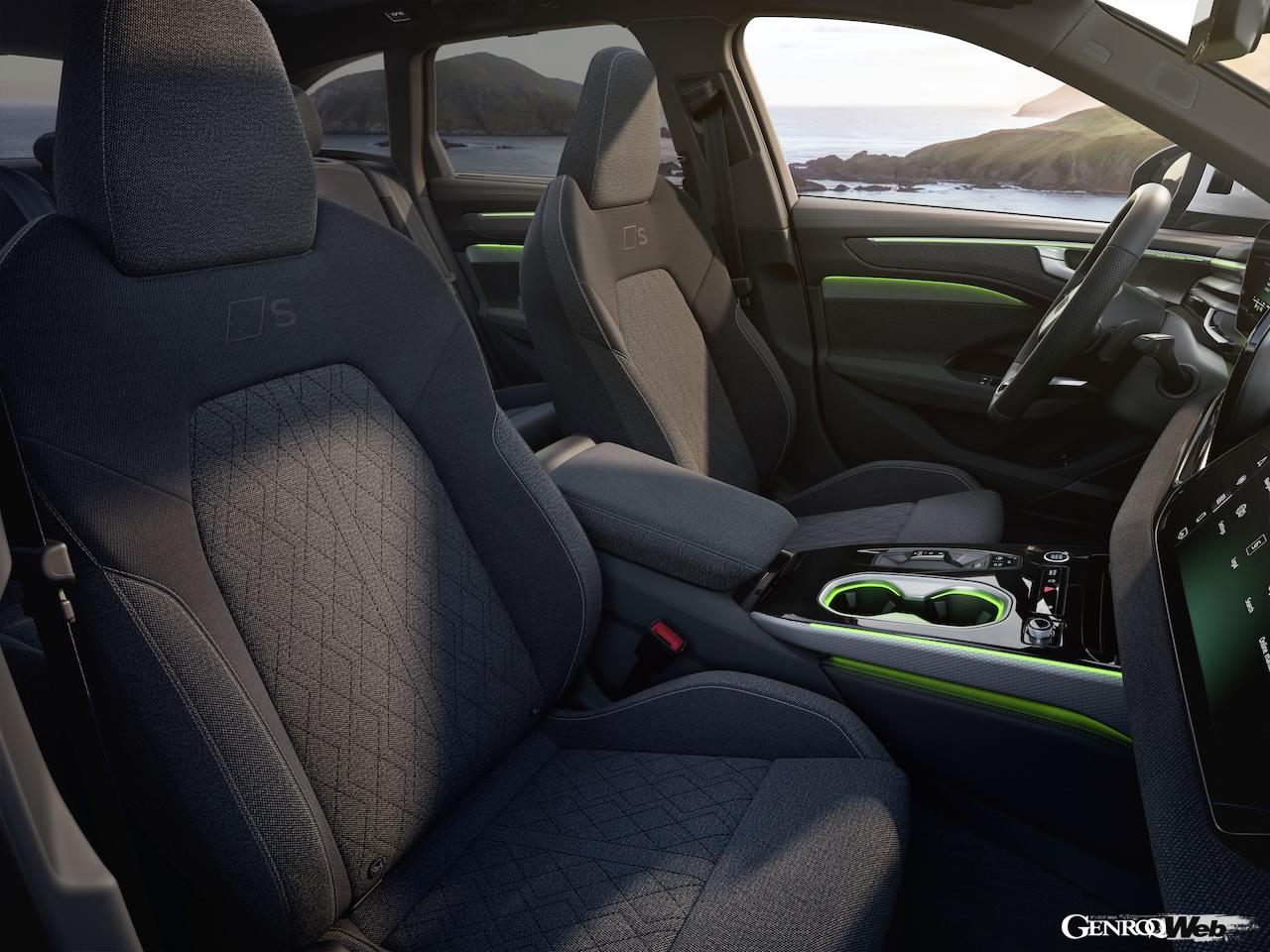 「アウディ A6 アバント e-hybrid quattro」のインテリア。