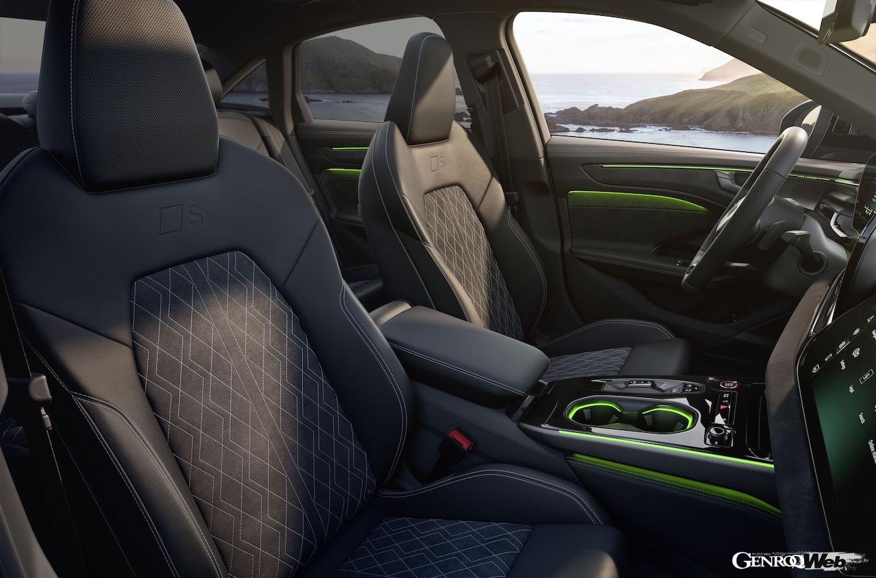 「アウディ A6 セダン e-hybrid quattro」のインテリア。