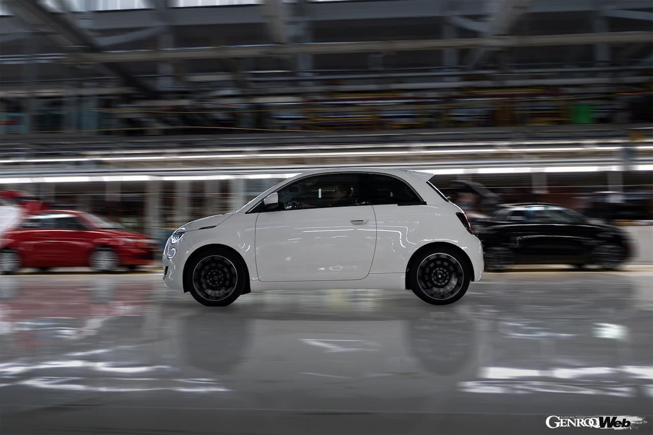 イタリアのミラフィオーリ工場で製造を予定している、「フィアット 500 ハイブリッド」のプロトタイプ。