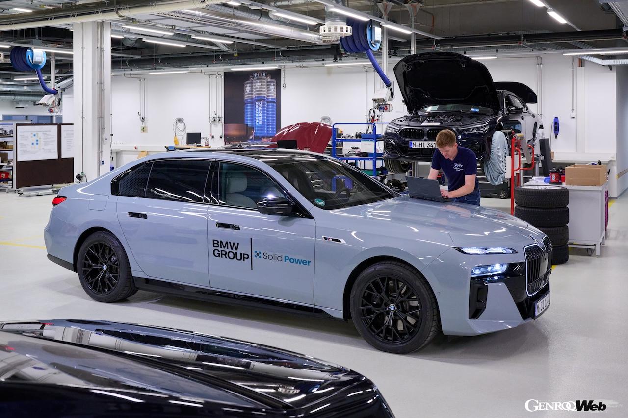 全固体電池セルが搭載された、BMW i7のテスト車両。