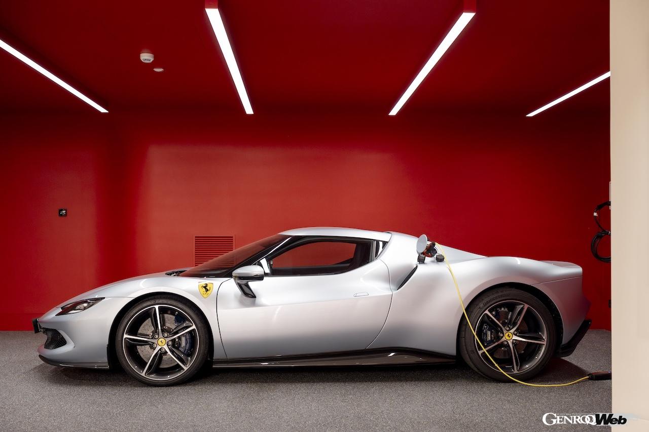 イタリア・ローマにオープンした、フェラーリの最新コンセプトをが導入されたショールーム。