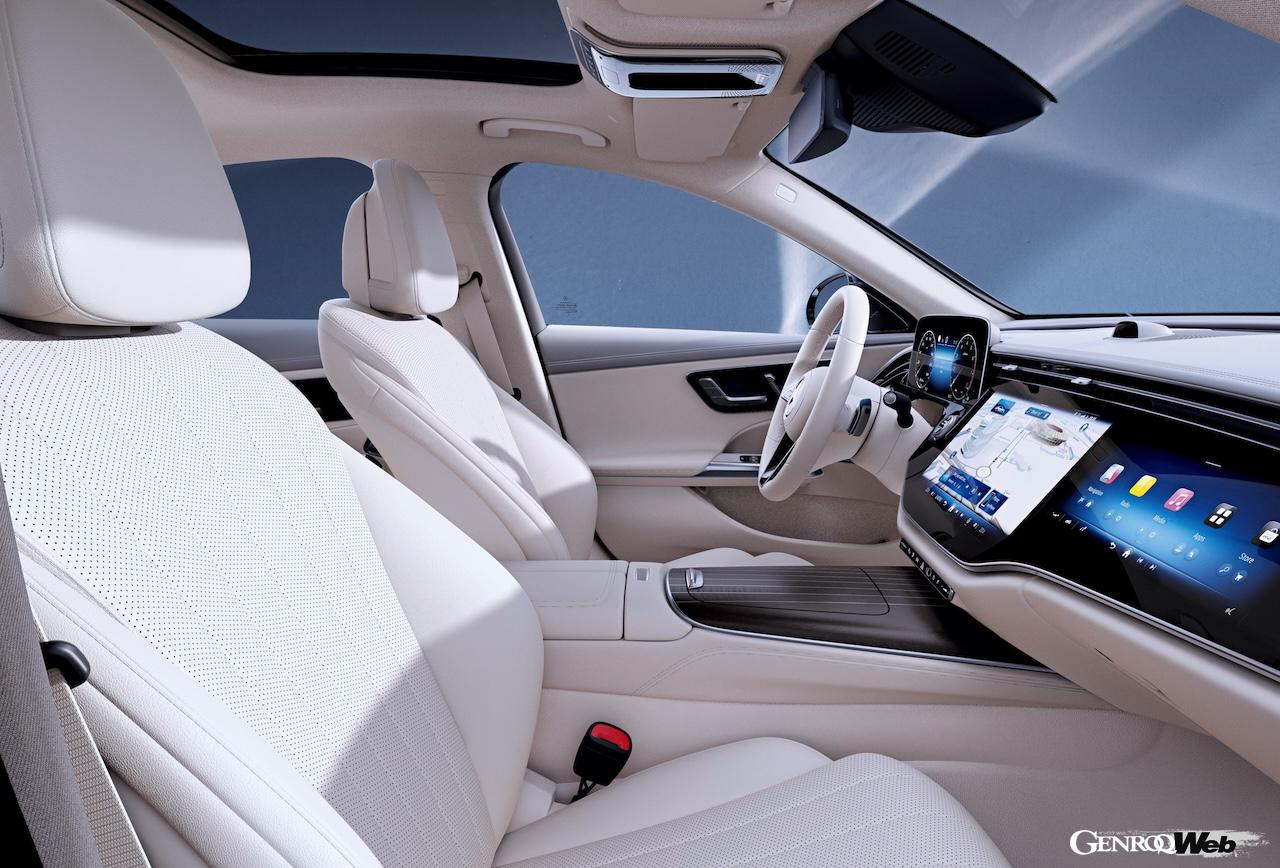 内装色はエクステリアカラーに合わせて、トンカブラウンとマキアートベージュが用意された。