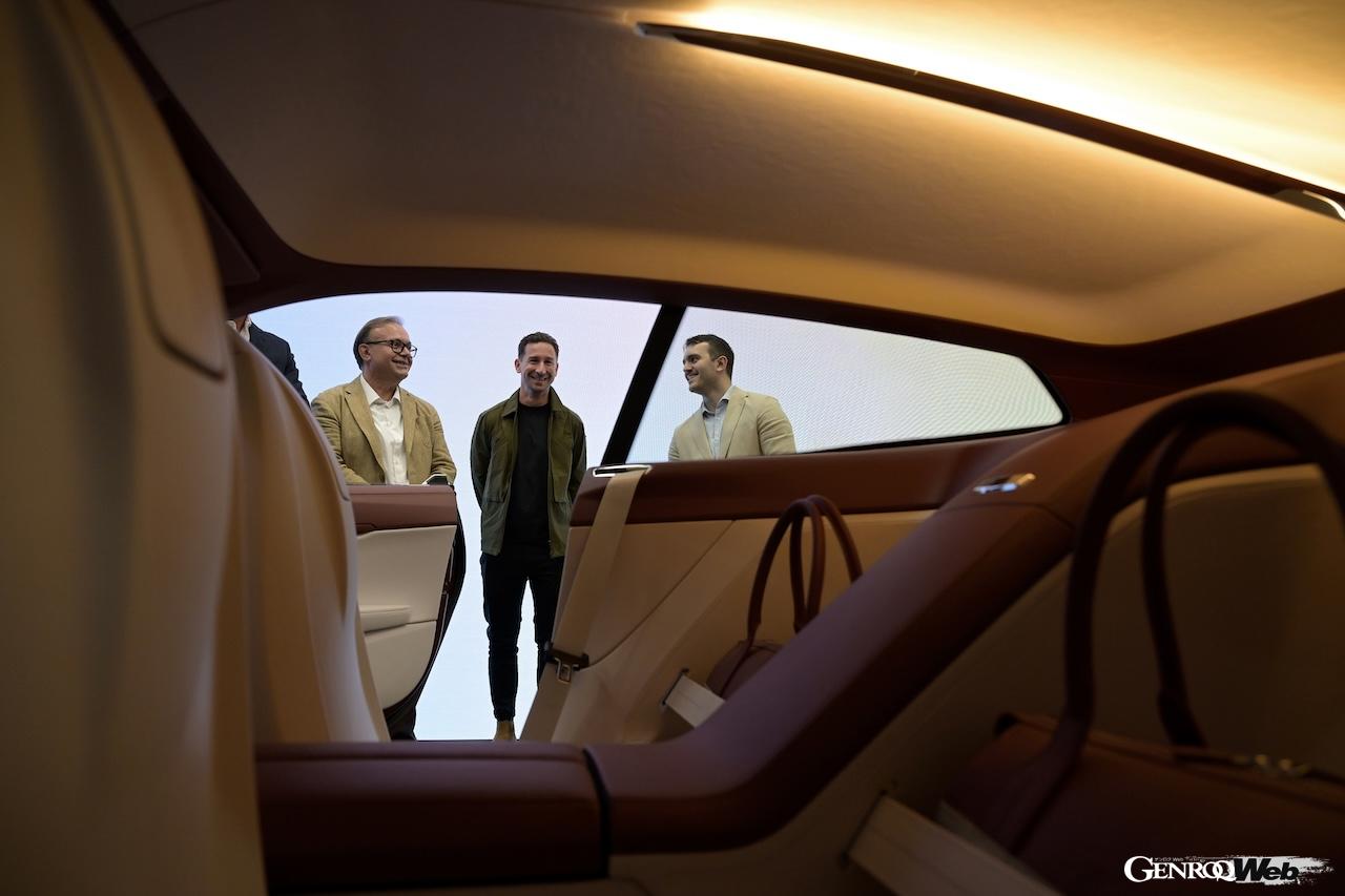 「BMW コンセプト スピードトップ」の製作風景。