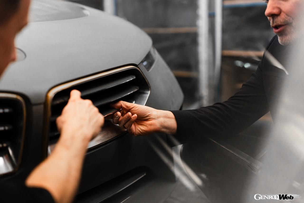 「BMW コンセプト スピードトップ」の製作風景。