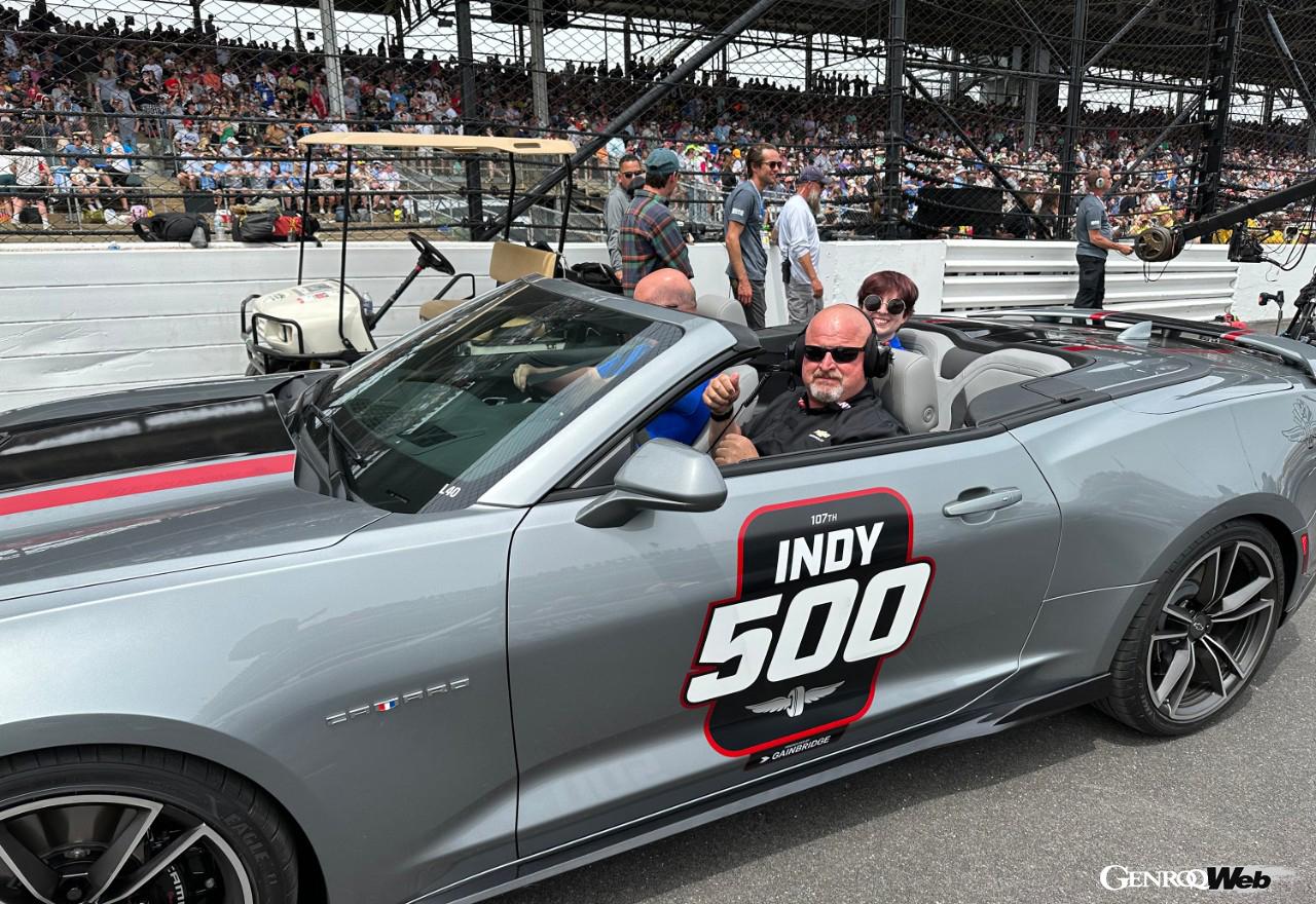 2023年のインディ500において、シボレー カマロのペースカーのドライブを担当したケン・モリス。彼はレースへの情熱をすべてのオーナーへと伝えたいと語る。