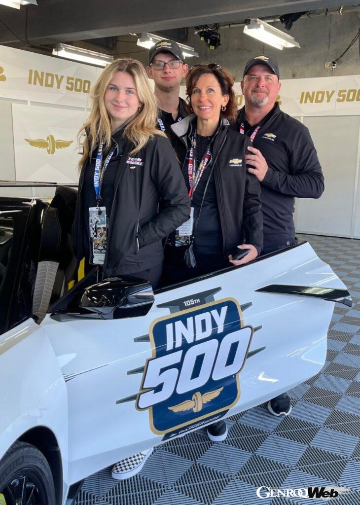 写真は2021年のインディ500において、ケン・モリスと妻のミシェル、そして子供たち。現在でも家族でインディ500を訪れるのが恒例行事となっている。