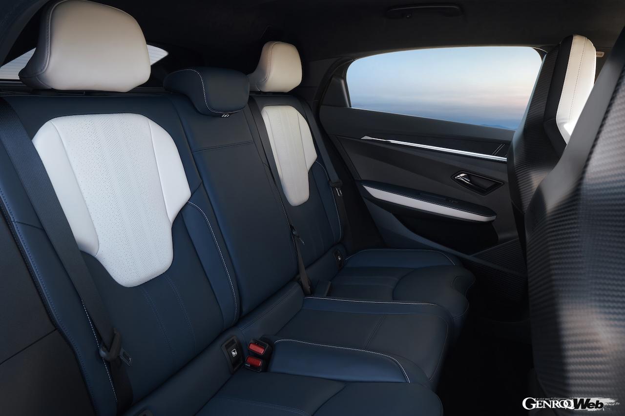 フル電動クロスオーバー「アルピーヌ A390」のインテリア。