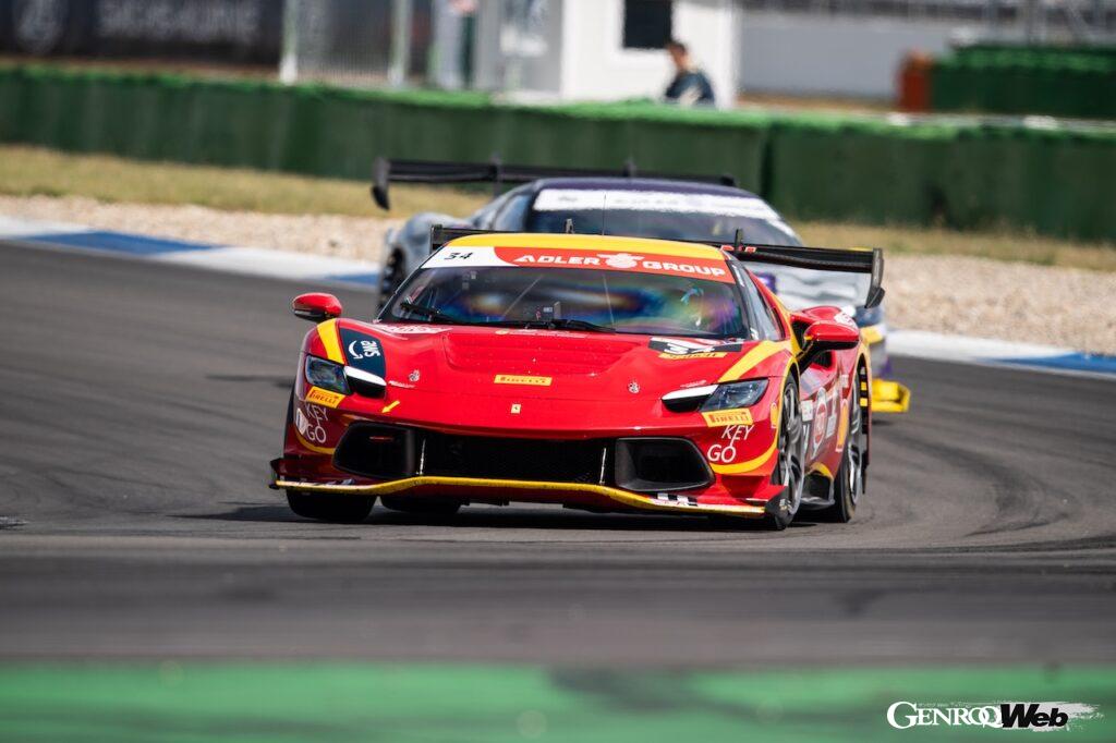 シングルシーターでキャリアを積んできたエンツォ・トゥルーリは、昨年からGTレースにも参戦。今回、フェラーリ 296 チャレンジを初めてドライブした。