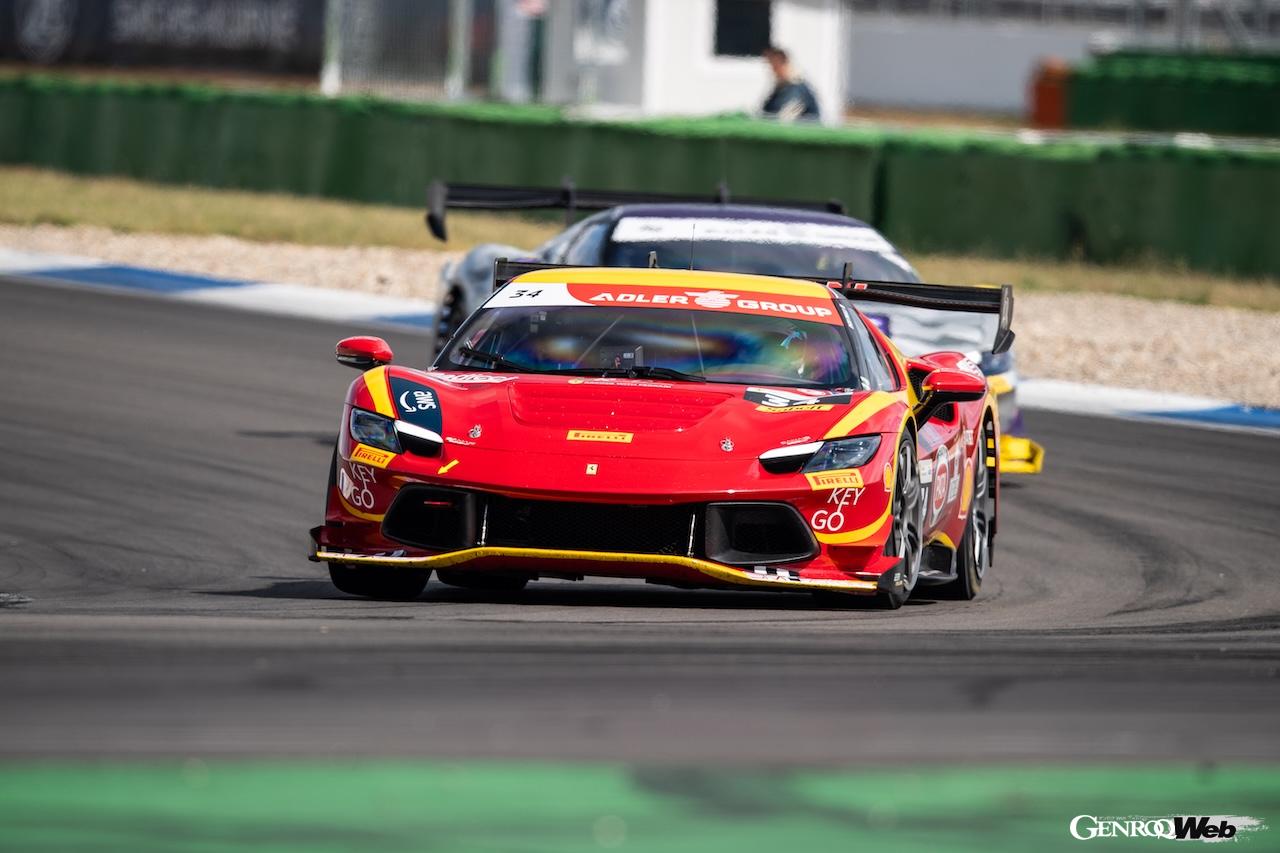 シングルシーターでキャリアを積んできたエンツォ・トゥルーリは、昨年からGTレースにも参戦。今回、フェラーリ 296 チャレンジを初めてドライブした。