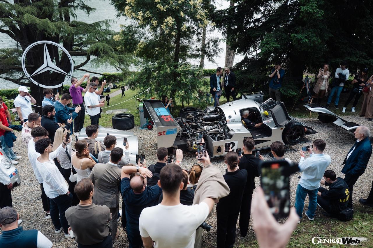 イタリア・コモ湖で開催されたコンコルソ・デレガンツァ・ヴィラ・デステとフオリコンコルソに、参加したグループCレーシングカー「C11」と、2台の「CLK GTR」。