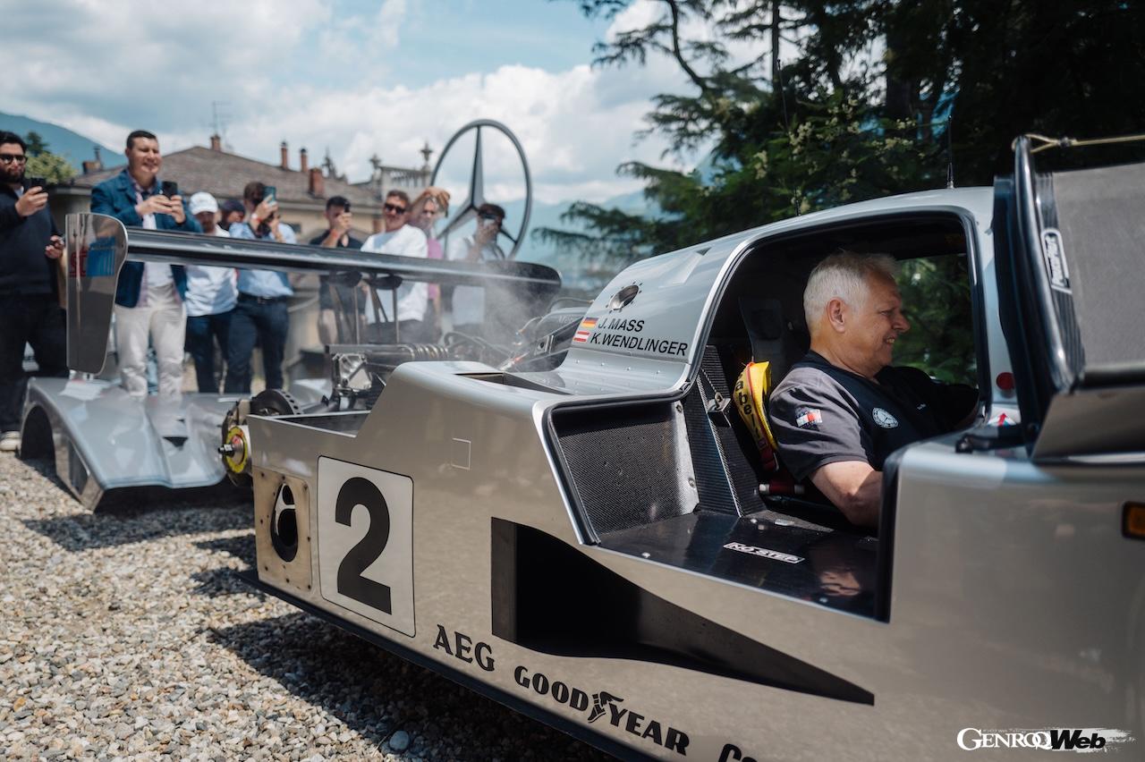 イタリア・コモ湖で開催されたコンコルソ・デレガンツァ・ヴィラ・デステとフオリコンコルソに、参加したグループCレーシングカー「C11」と、2台の「CLK GTR」。