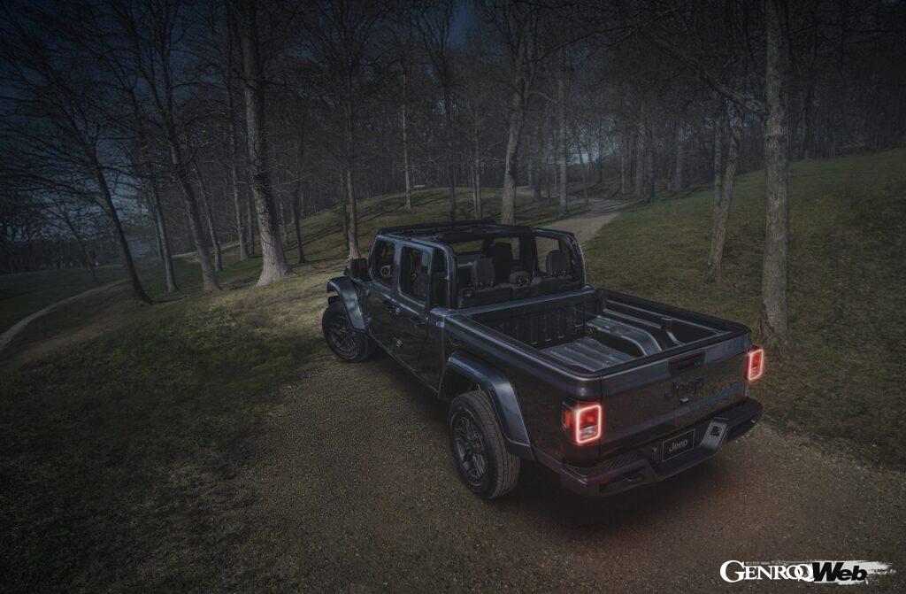 オープンエアピックアップとして唯一無の魅力を持つ「グラディエーター」に、人気装備や機能を多数導入した「ダークスカイ」が追加された。