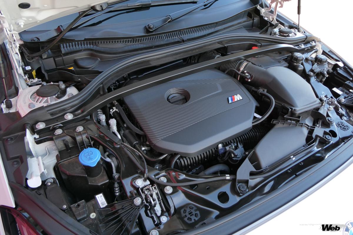 2.0リッター直列4気筒DOHCターボは最高出力300PS）/5750rpm、最大トルク400Nm/2000-4500rpmを発揮する。