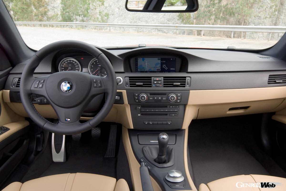 E92型「M3」のインテリア。