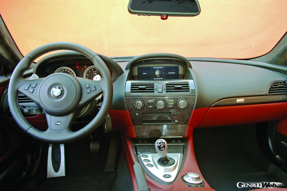 ギヤボックスは7速SMG-ⅢセミATのみ。