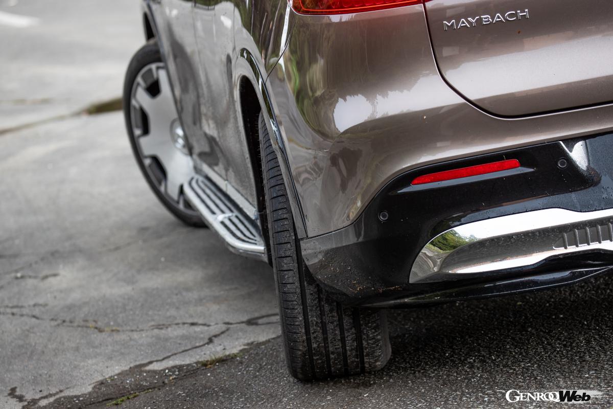 最大10.5度切れるリヤアクスルステアリング（RWS）。