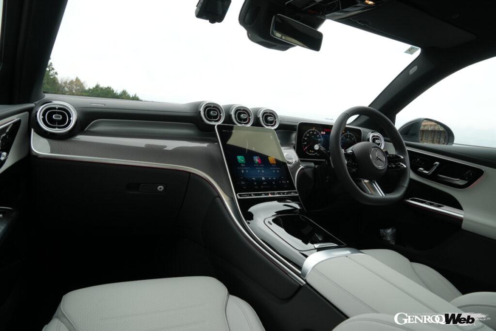 室内は第3世代MBUXを採用し、12.3インチのデジタルコクピットと、縦型11.9インチのメディアディスプレイを装備。